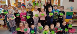 Króliki malują jaja z mamą Ewą