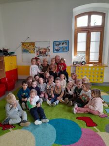 Czytają dziadki Janka dla Skrzatów