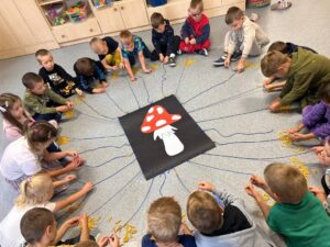 Chochliki rozwijają motorykę małą