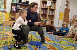 Czyta babcia Danusia – Skrzaty