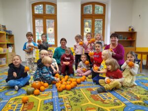 Dekorowanie dyń – Skrzaty