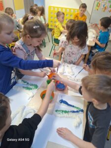 Zabawy sensoryczne – Chochliki